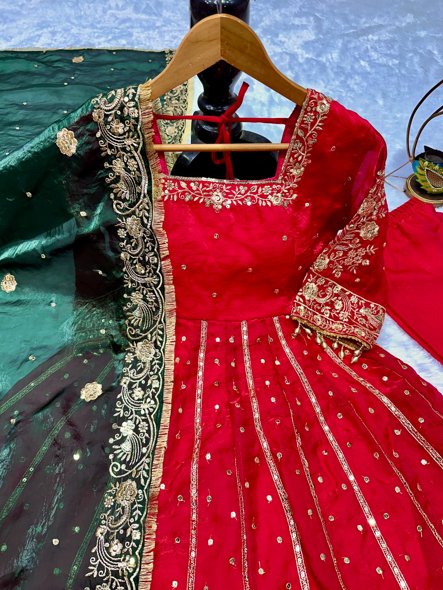 💥Silk Embroidered Anarkali Set💥