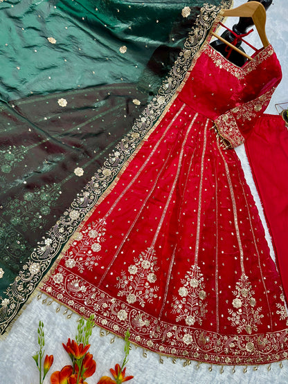 💥Silk Embroidered Anarkali Set💥