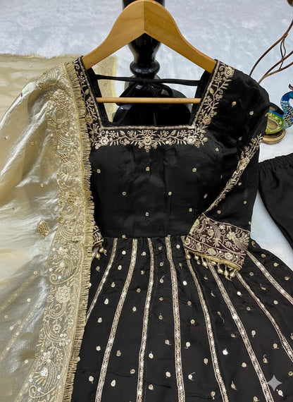 💥Silk Embroidered Anarkali Set💥