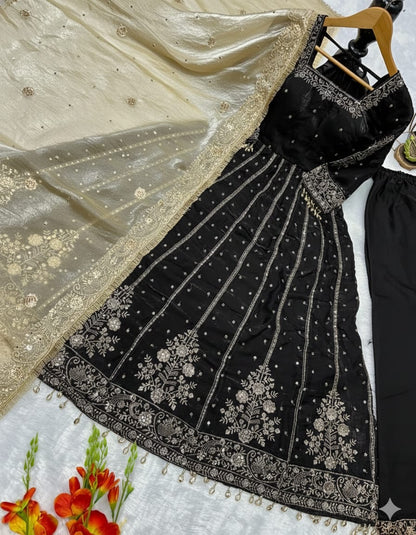 💥Silk Embroidered Anarkali Set💥