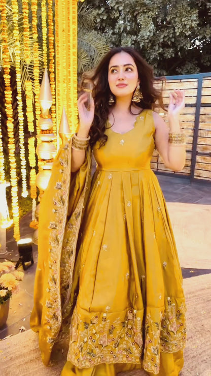 ✨ Maharani Luxe Silk Anarkali Suit Set ✨